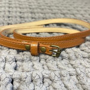 Brown thin women’s belt. In great condition